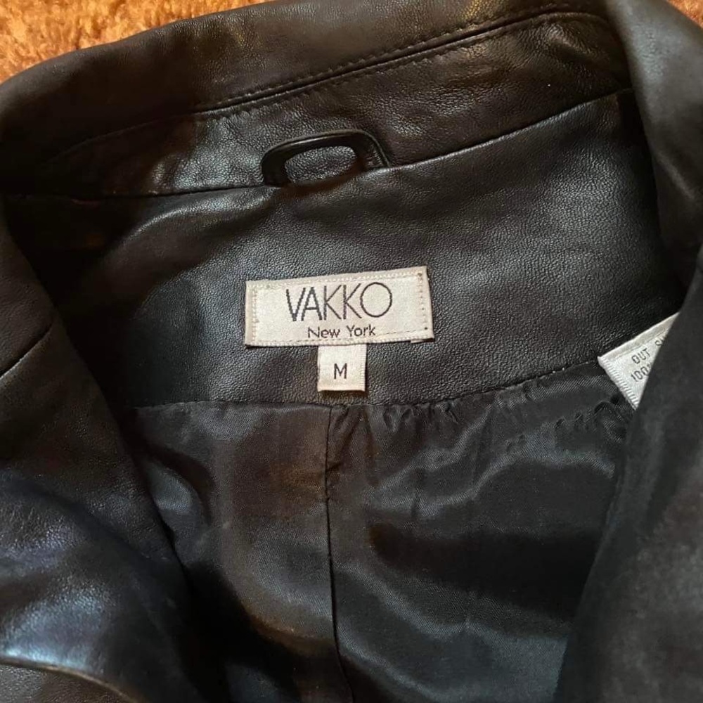 A Medium Black Leather made By Vakko of New York great condition